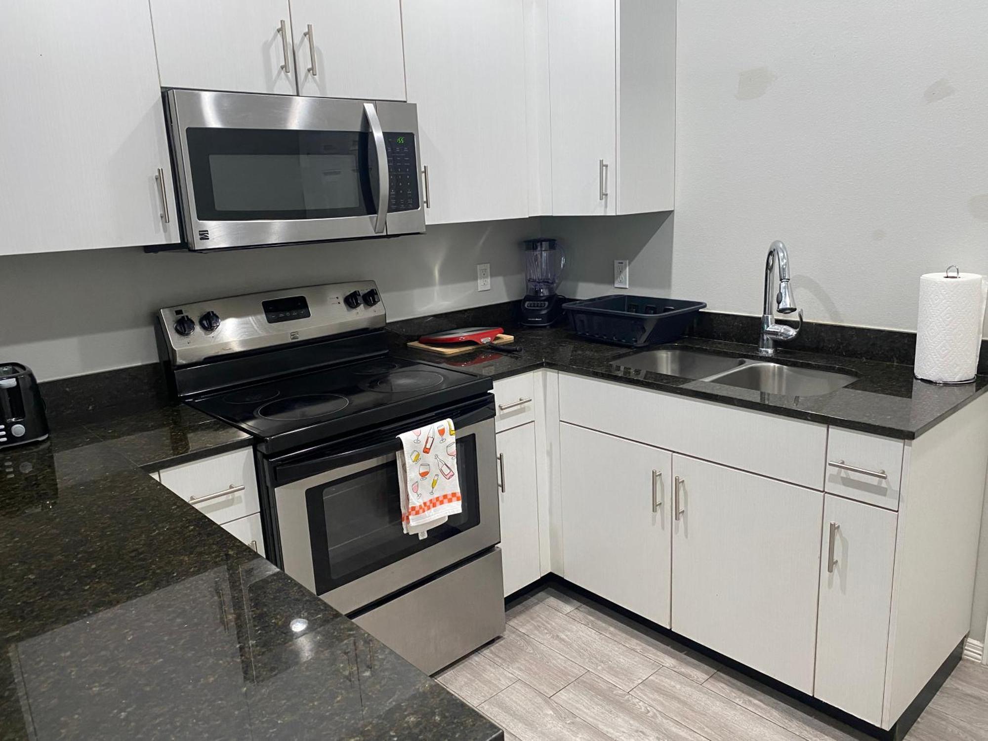 Apartamento Cozy Getaway With King Bed Near Utrgv Edinburg Exterior foto